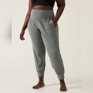 NWT Athleta Salutation Jogger